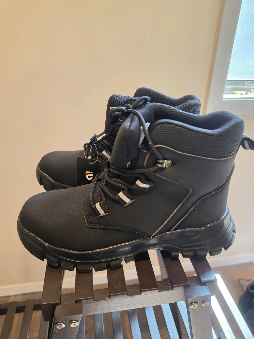 COOU Black Lace-Up Work Boots